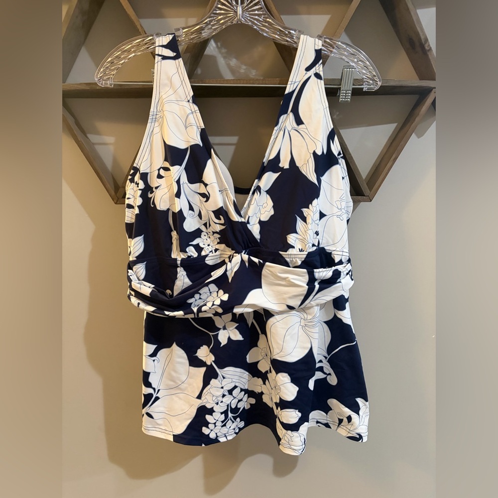 Land’s End D-Cup V-Neck Plunge X Back Tankini Top. Blue floral. Size large 14-16 - Picture 4 of 6